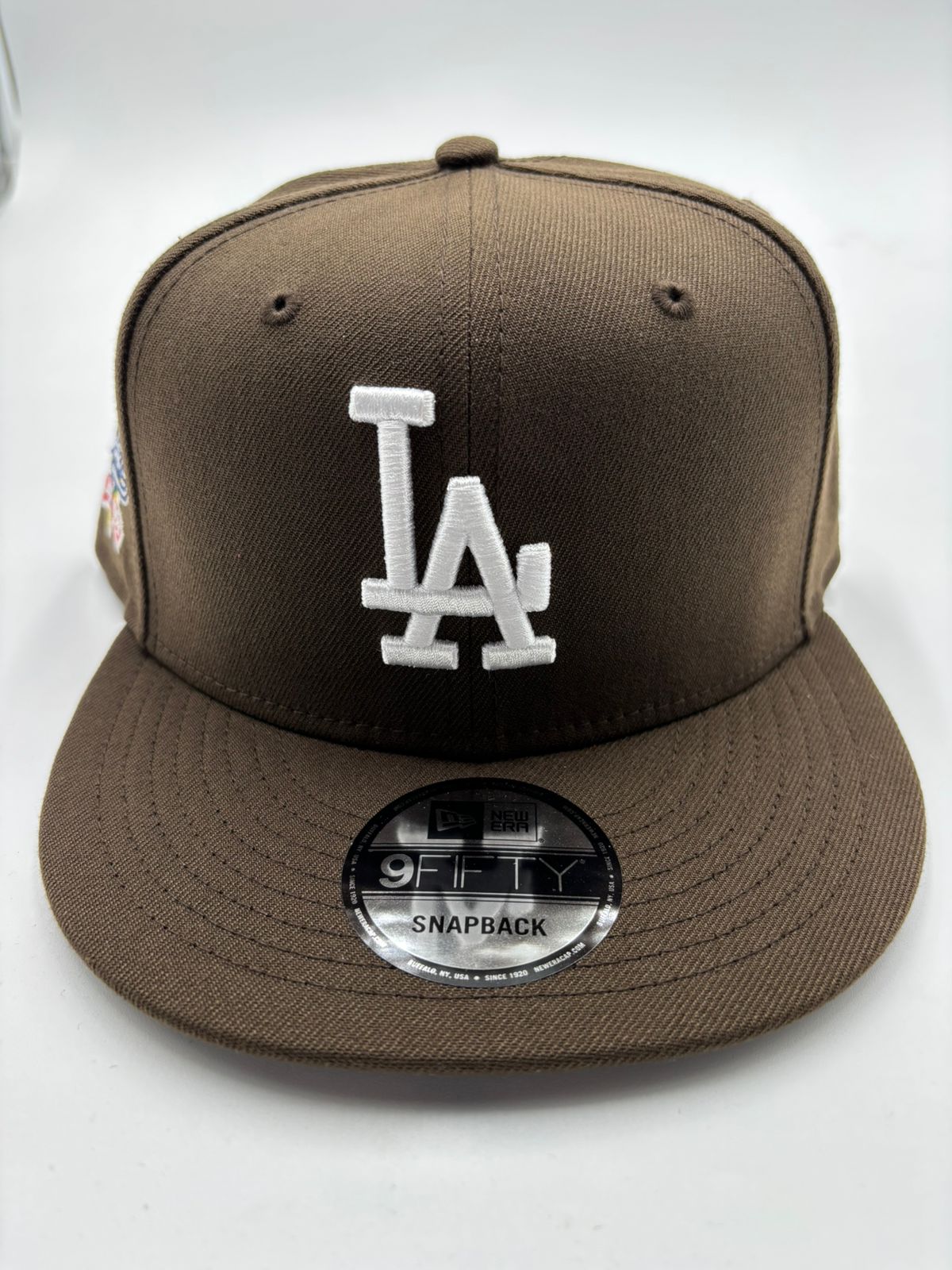New Era Edicion Broche LA Cafe