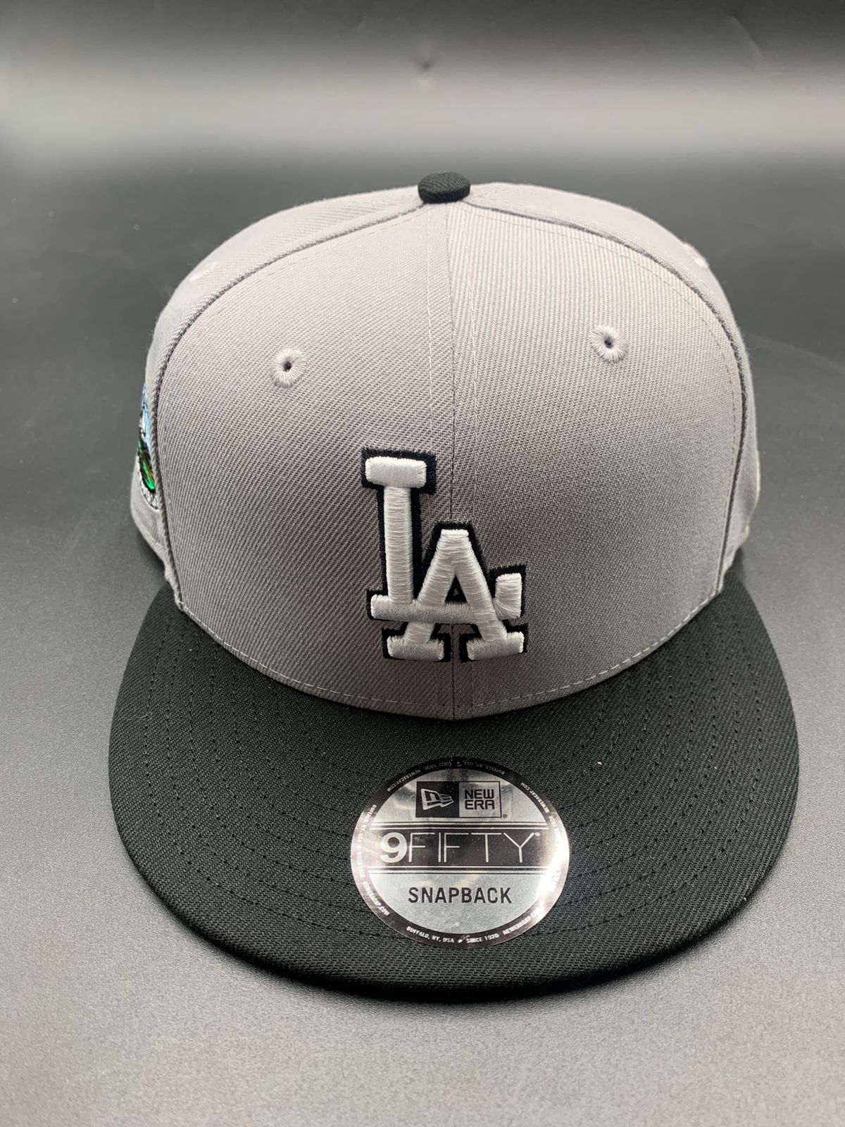 New Era Edicion LA Broche Gris
