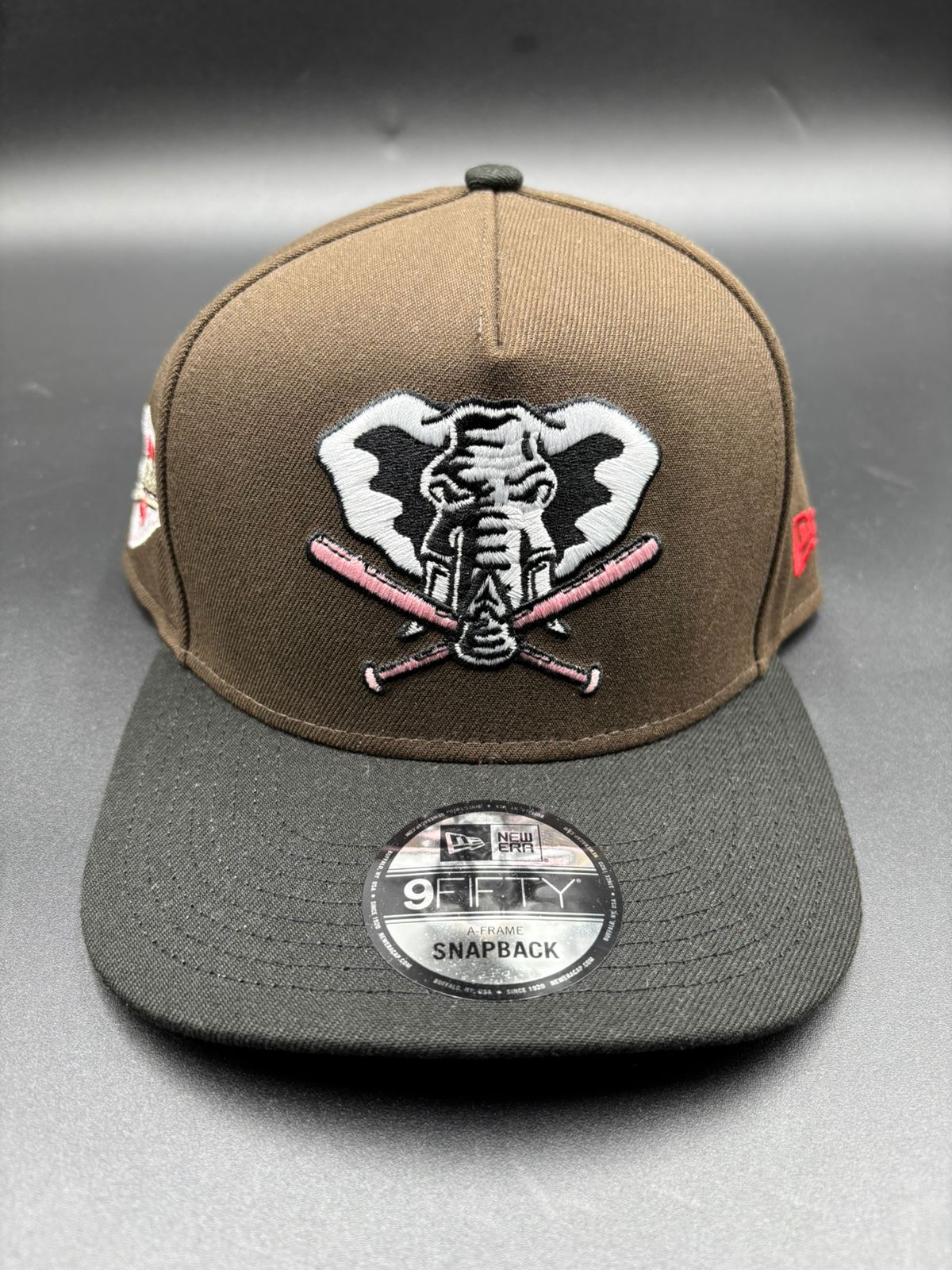 NEW ERA A-FRAME Oakland cafe negro