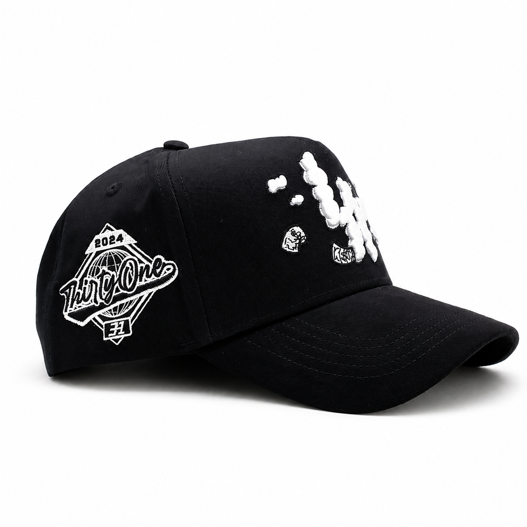 31 Gorras LA Nubes de Dinero Versión Negra – Gorra con Bordado y Acabado de Gamuza