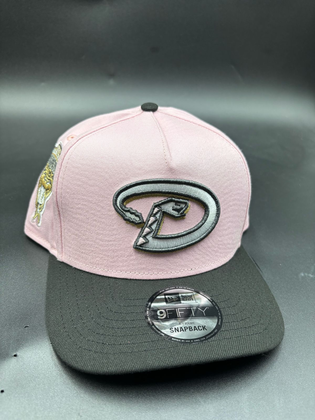 NEW ERA A-FRAME diamond rosa negro oro