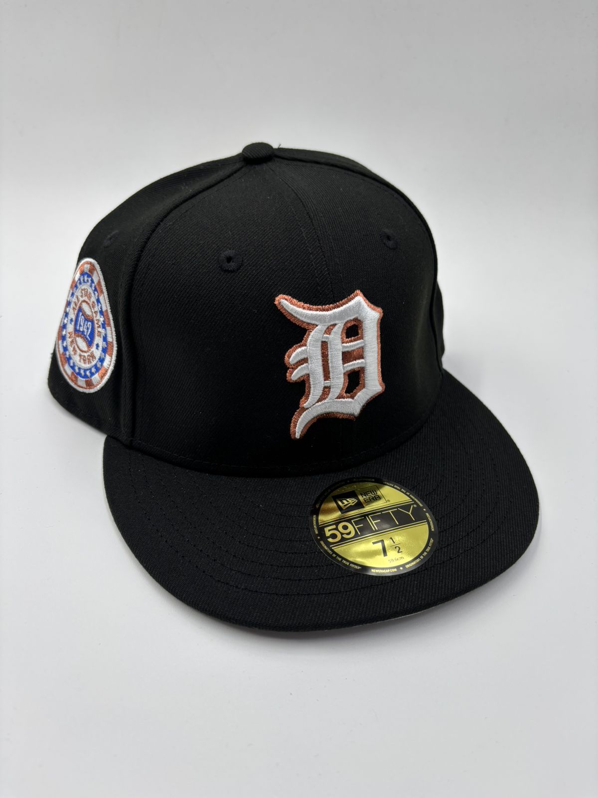 NEW ERA EDICION DETROIT NEGRO CONTORNO CAFE