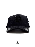 Innedit x Soñador x Ya No x Club de la Fama Génesis Negra – Gorra con Bordado y Pedrería