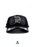 Innedit Génesis Plata – Gorra con Detalles Cromados y Pedrería