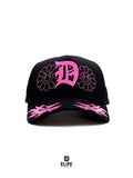 Innedit x Soñador x Ya No x Club de la Fama Génesis Rosa – Gorra con Pedrería y Acabado de Gamuza