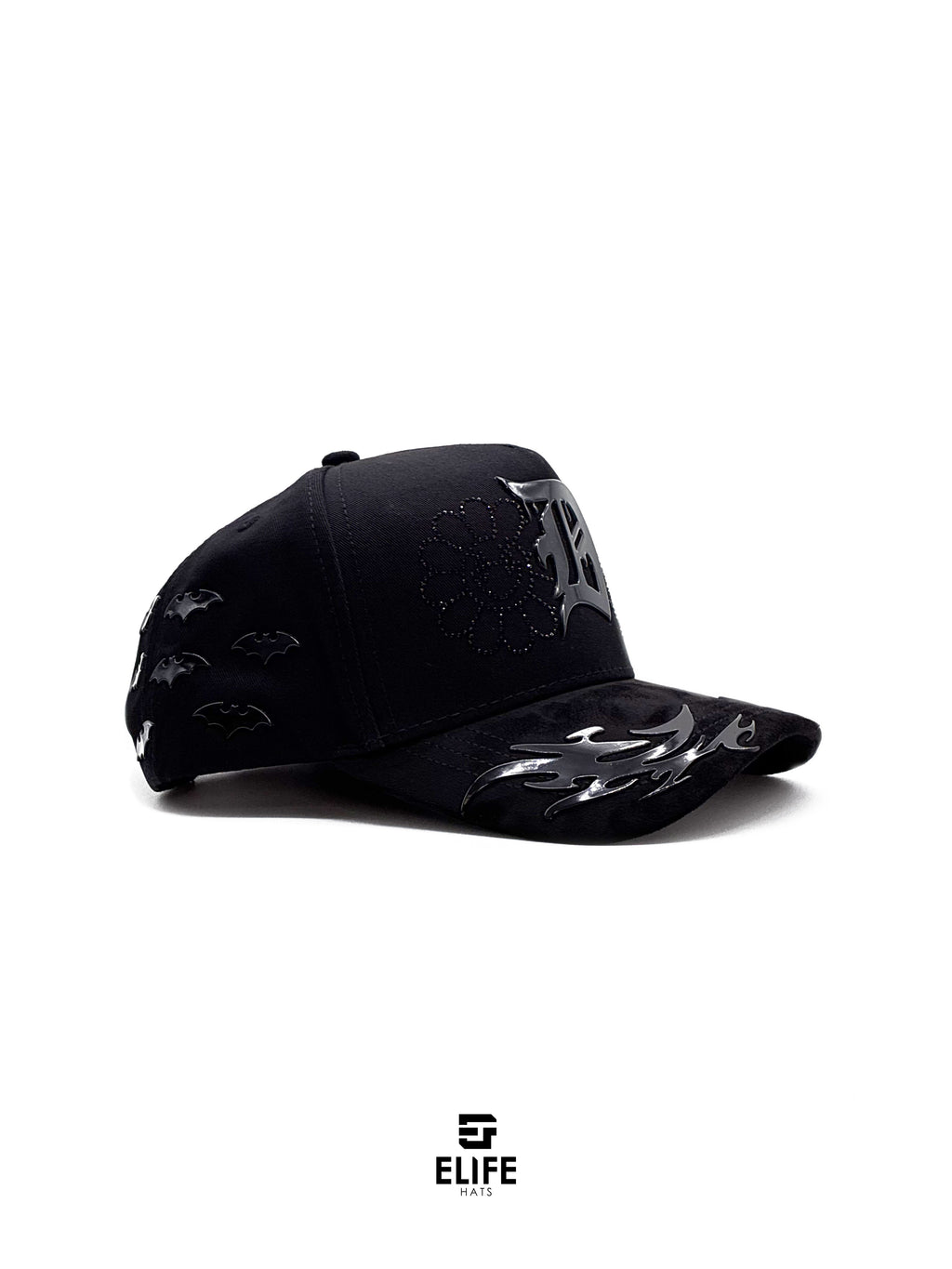 Innedit x Soñador x Ya No x Club de la Fama Génesis Negra – Gorra con Bordado y Pedrería