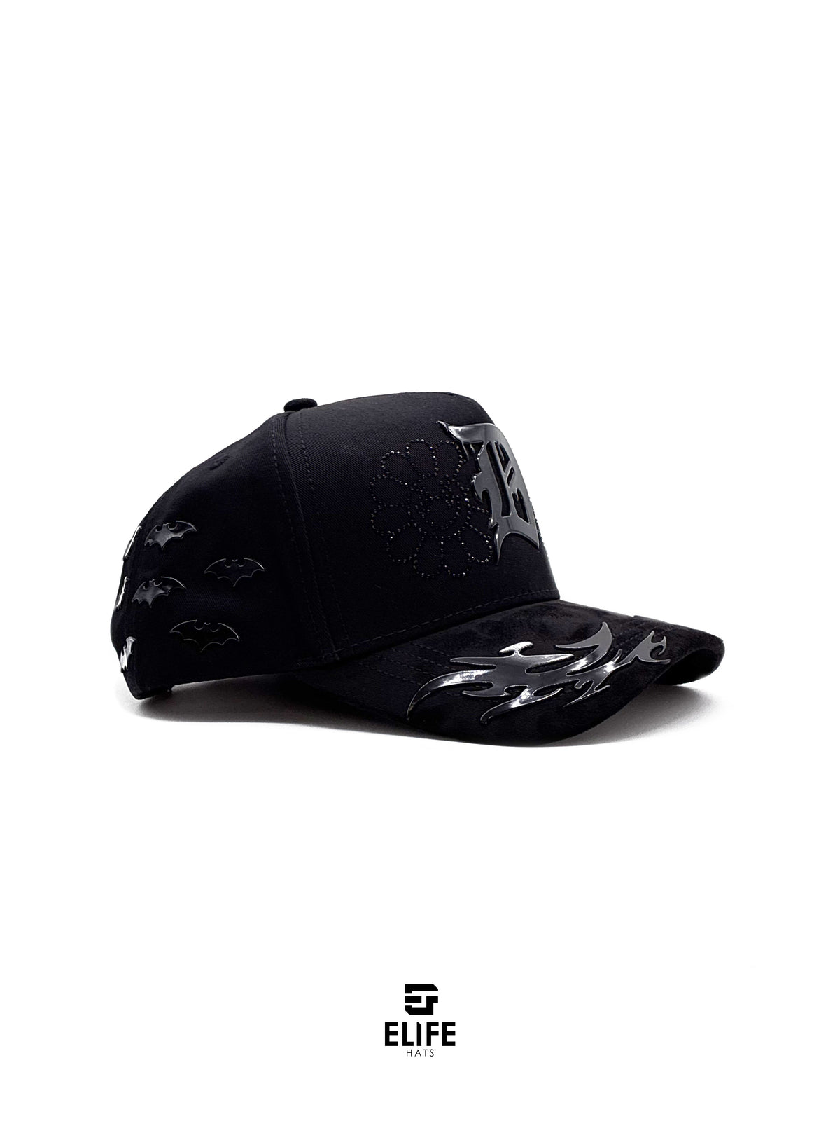 Innedit x Soñador x Ya No x Club de la Fama Génesis Negra – Gorra con Bordado y Pedrería