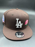 New Era Edicion LA Rosa Cafe oscuro