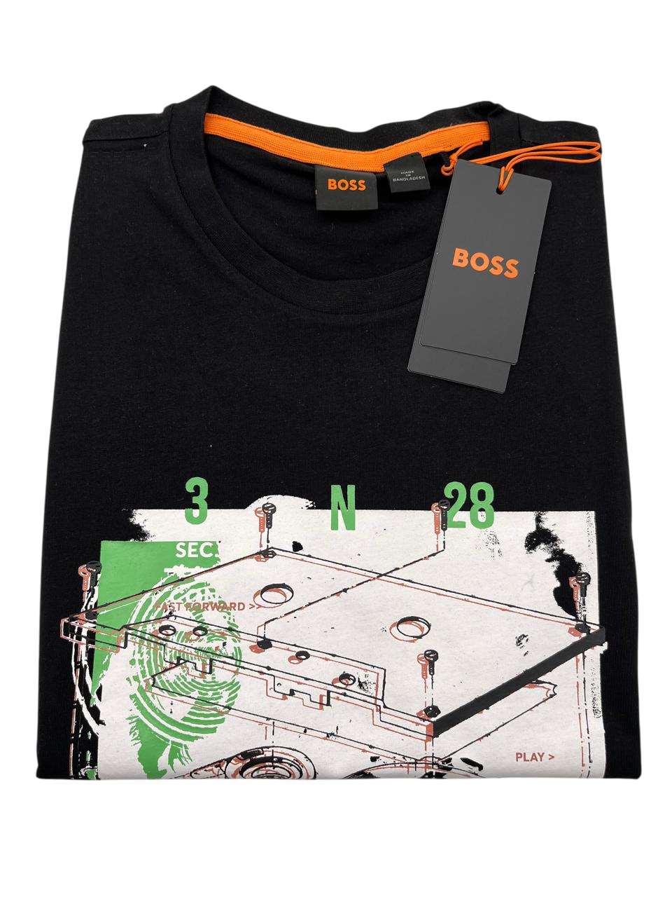 PLAYERA BOSS TE CASSETTE NEGRO