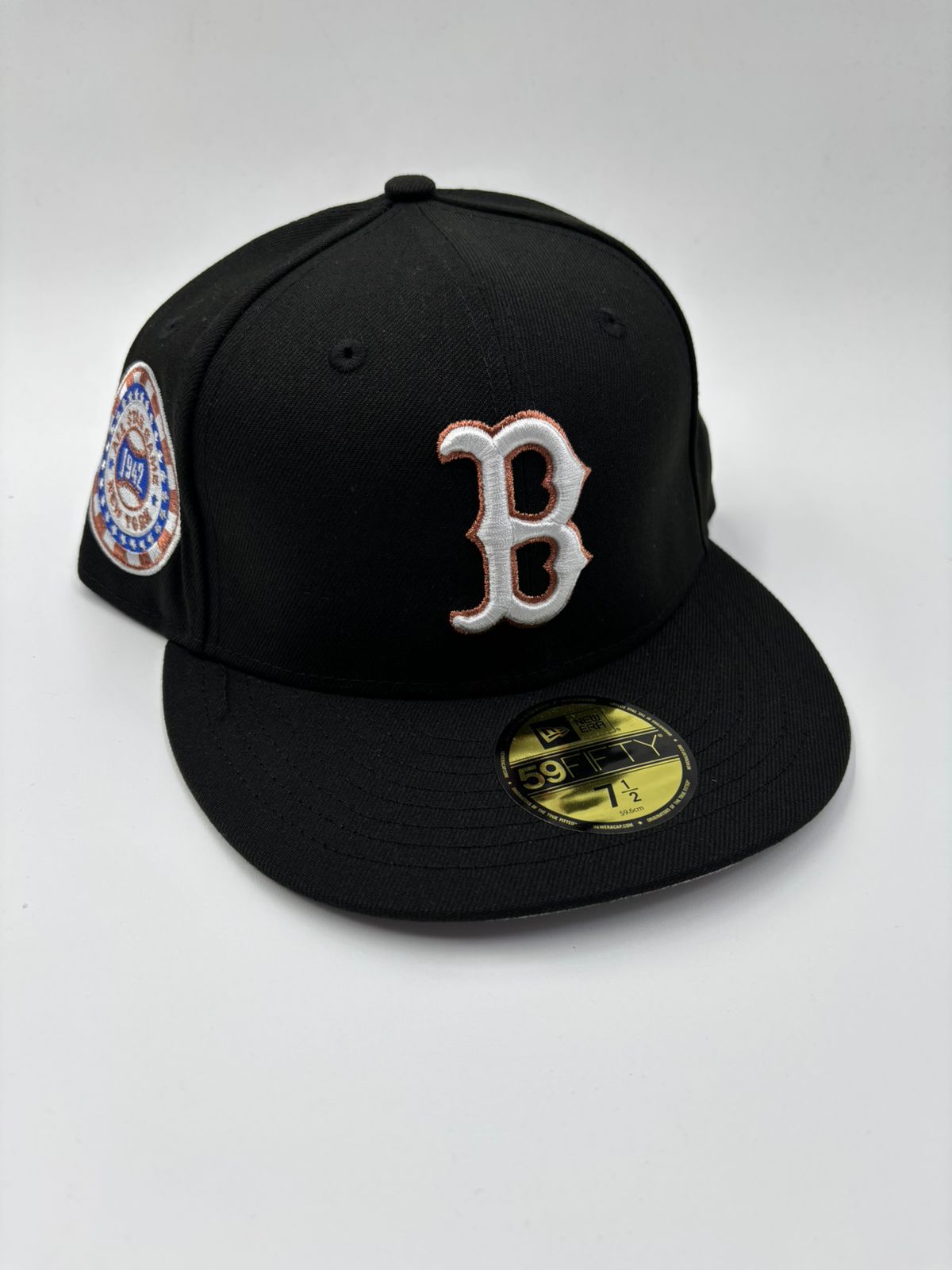 NEW ERA EDICION BOSTON NEGRO CONTORNO CAFE