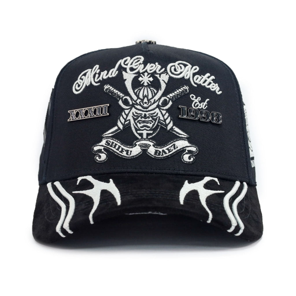 Báez x Shifu Mente sobre Materia – Gorra con Bordado