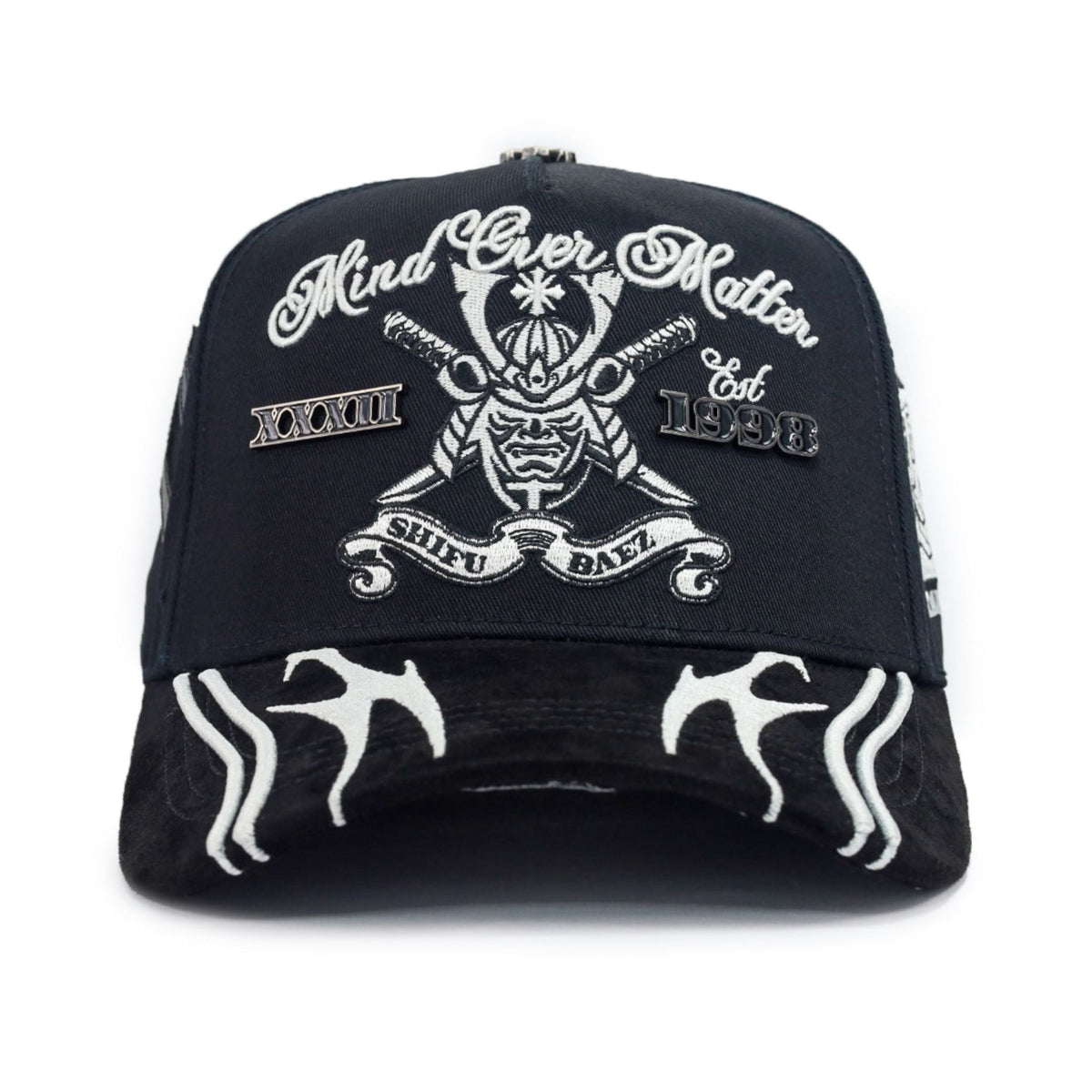 Báez x Shifu Mente sobre Materia – Gorra con Bordado