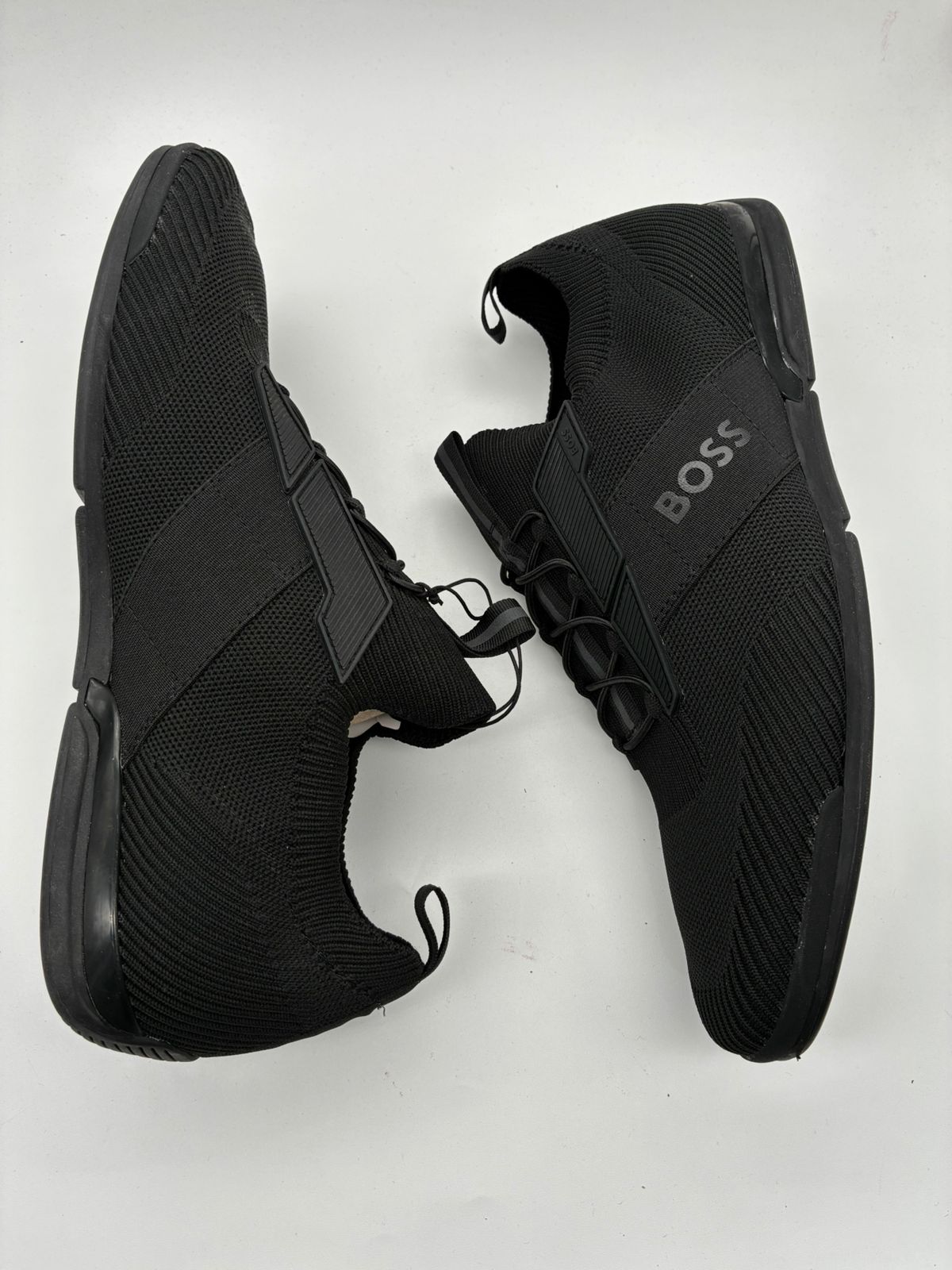 BOSS SATURN SLON KNST NEGRO