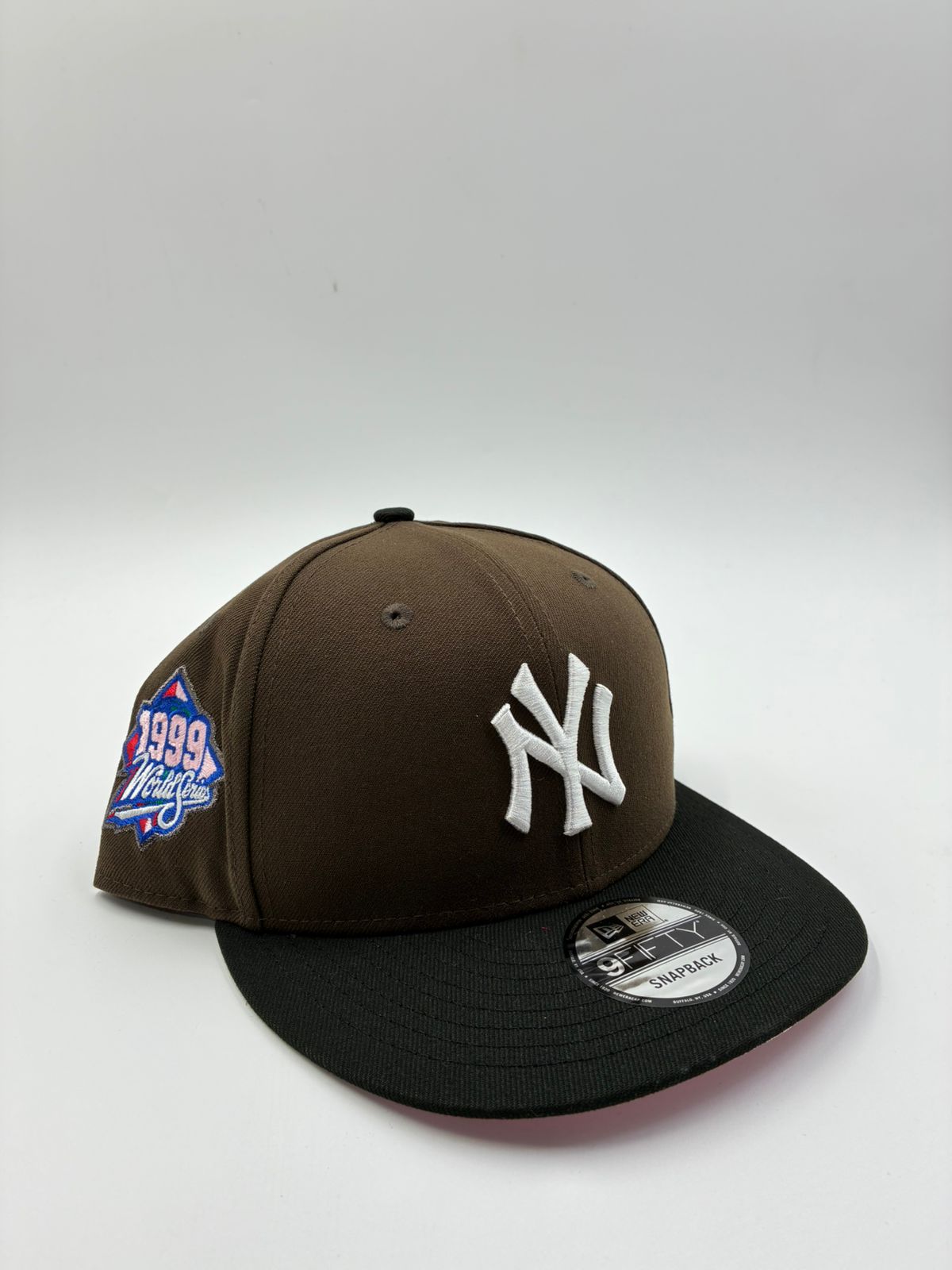 NEW ERA EDICION BROCHE YANKEES CAFE NEGRO