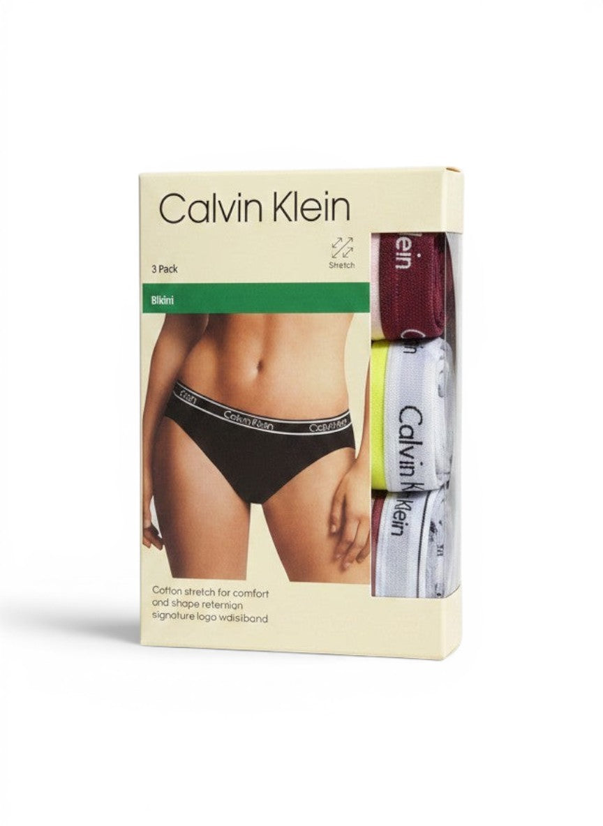 Pack de 3 braguitas tipo bikini de Calvin Klein para mujer en negro, burdeos y gris claro con cinturilla elástica con logo.