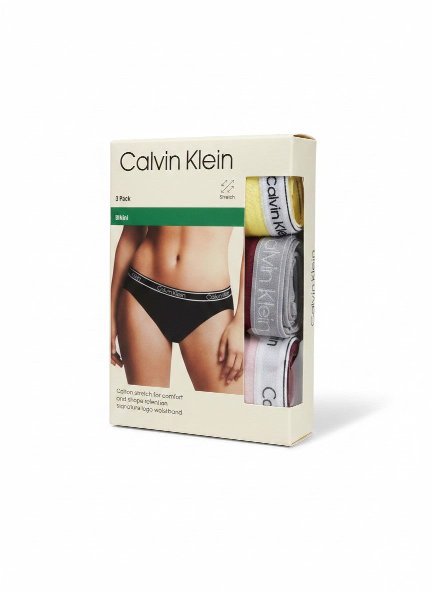 Pack de 3 braguitas bikini Calvin Klein de algodón elástico para mujer, con cinturilla con logo. Colores: negro, burdeos, amarillo y rosa.