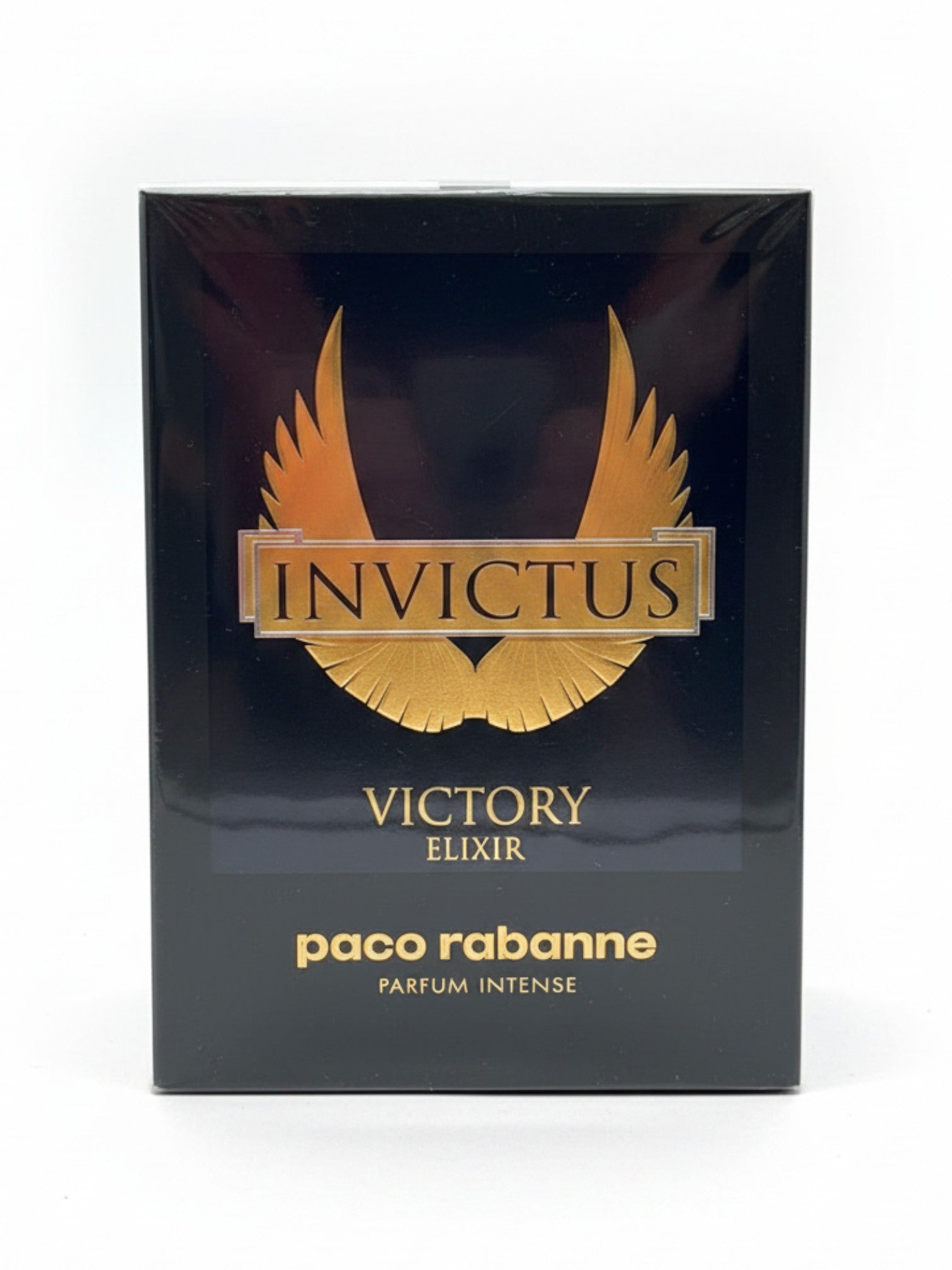 El perfume Invictus Victory Elixir de Paco Rabanne para hombre en caja negra con detalles dorados y alas. 3.4 oz.