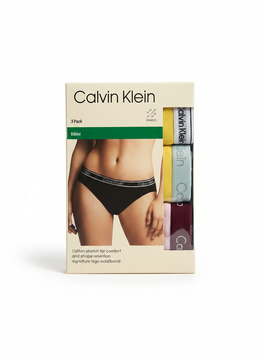 Pack de 3 braguitas bikini Calvin Klein de algodón elástico negro con cintura con logo.