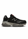 Zapatillas deportivas New Balance 9060 negras y grises para niños, con detalles de malla y suela gruesa para máximo confort.