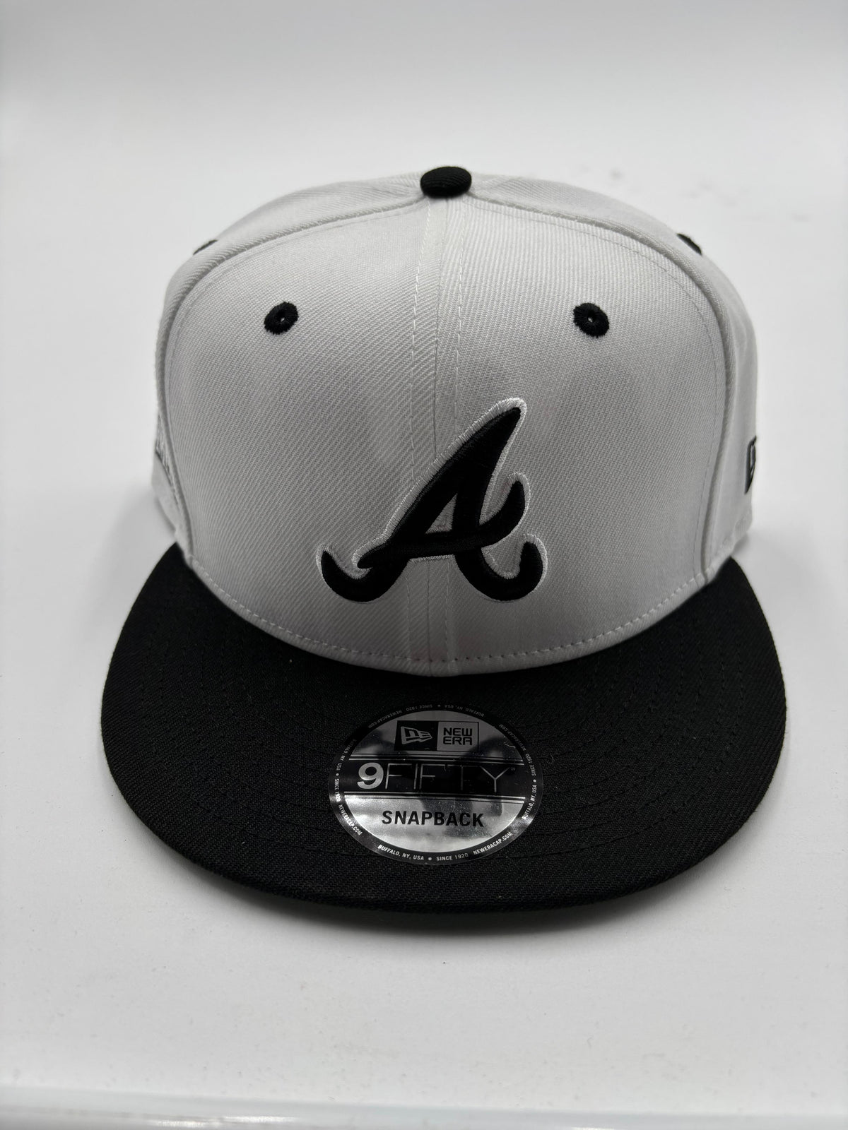 New Era Edicion Broche Atlanta Blanco Negro